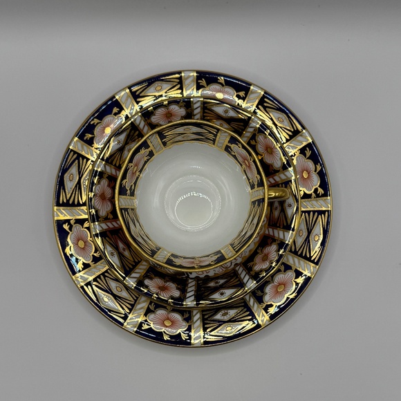 Royal Crown Derby Imari 2451 tea setting. 6x3 piece Sefton teacup & dessert set. - Picture 4 of 11